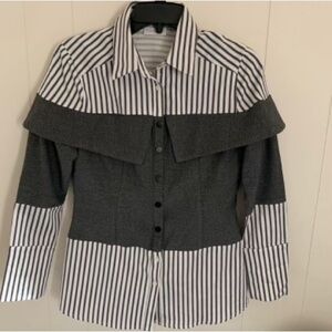 Excellent Preowned Condition New York & Co Top Size S very Cute.